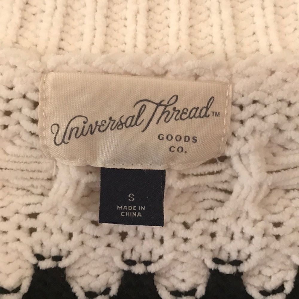 Universal Thread V Neck Sweater - Picture 3 of 5